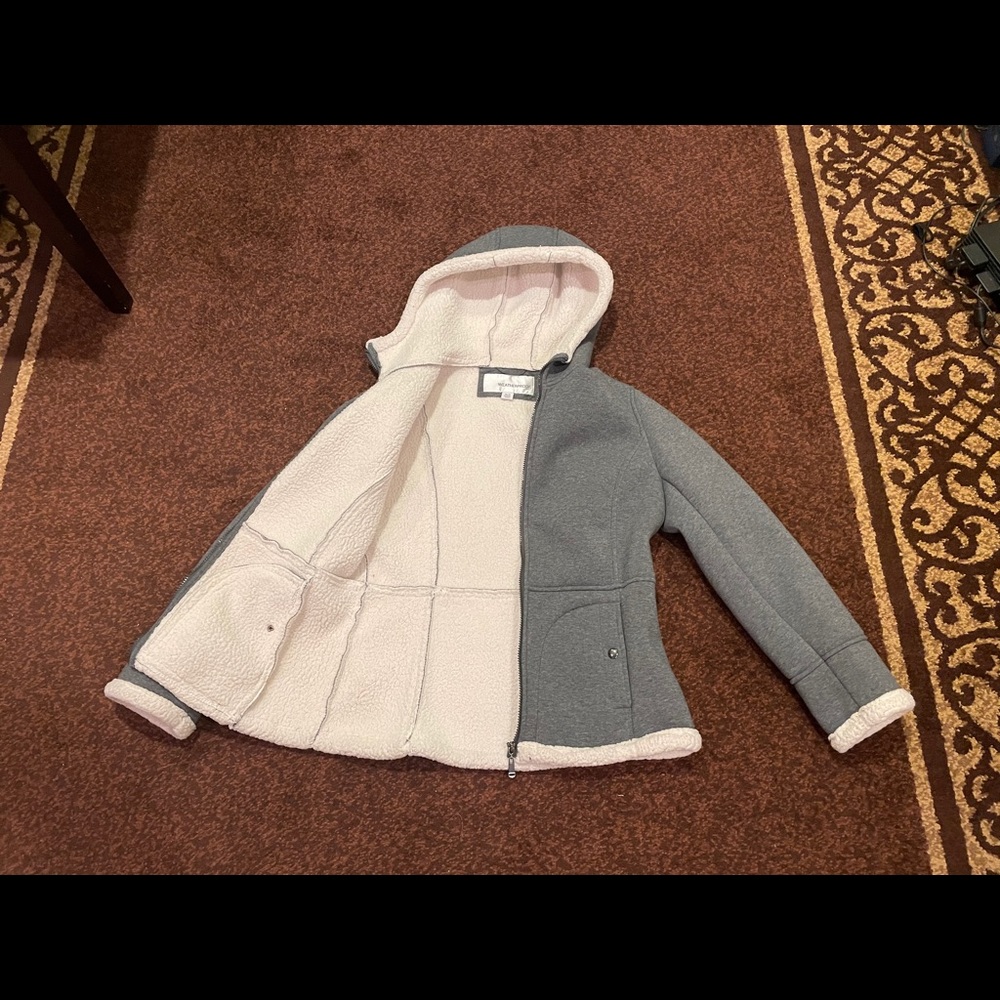 Woman’s Fur Jacket - Picture 3 of 4